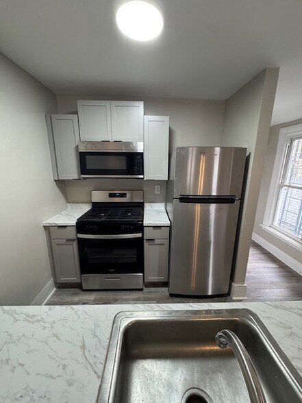 Building Photo - 520 South Ave