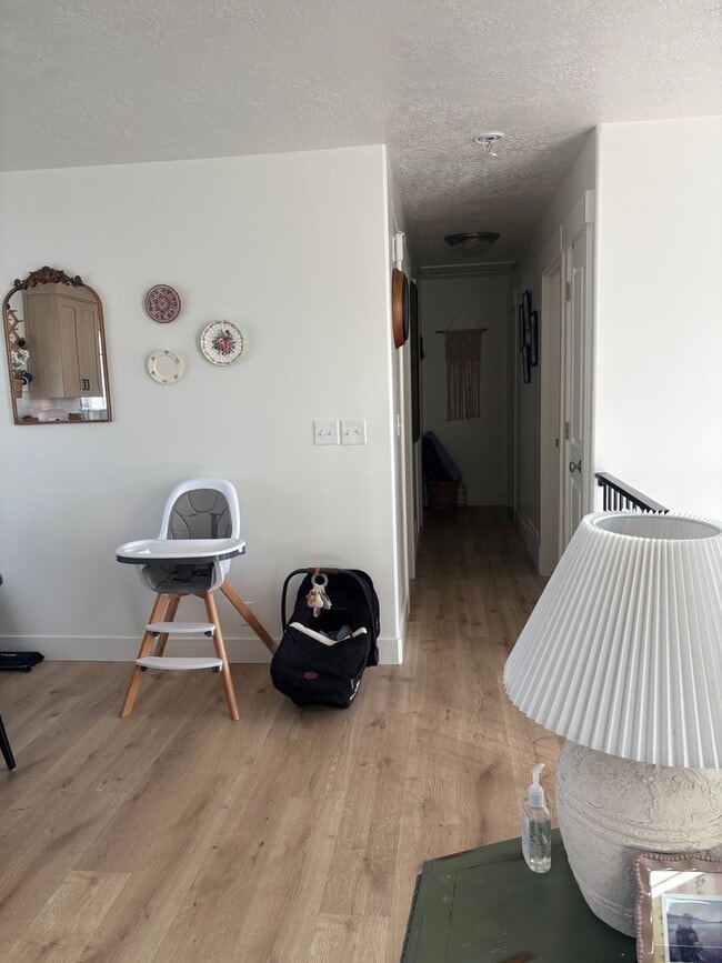 Building Photo - Beautiful remodeled home with fenced backyard and 2 car garage