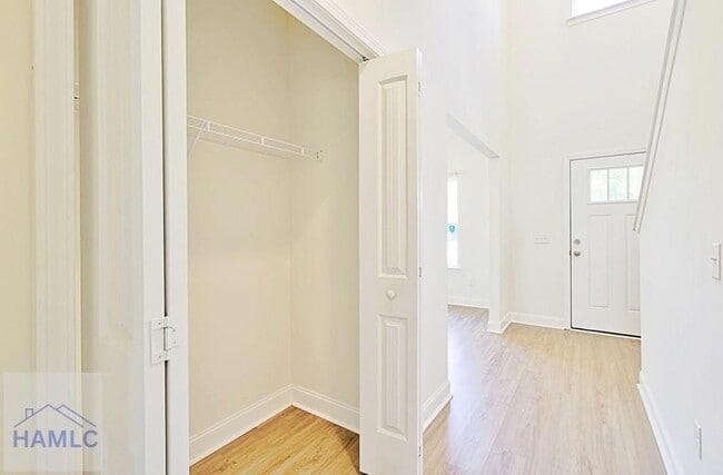 Building Photo - 991 Meloney Dr