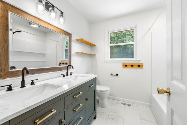 Building Photo - Pet Friendly Three Bedroom with Basement!
