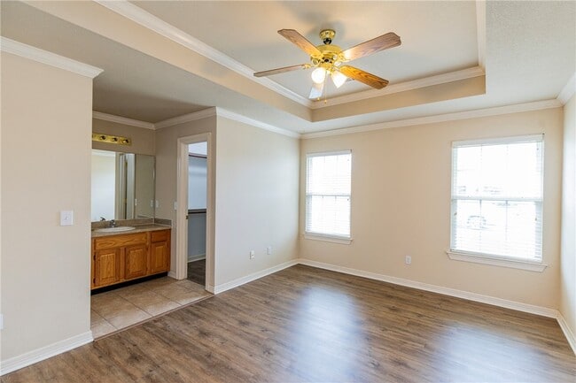 Building Photo - 255a Ravenwood Blvd