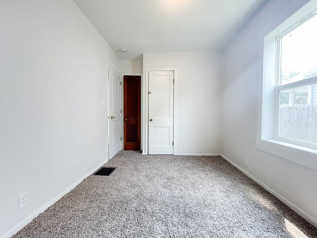 Building Photo - Detached Garage