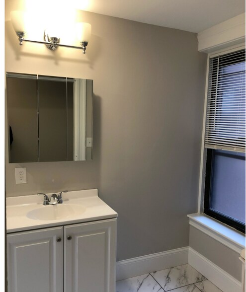 Building Photo - 9 Upland Rd