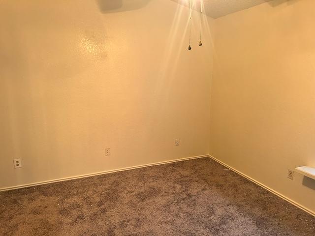 Building Photo - 403 E Hogan Dr