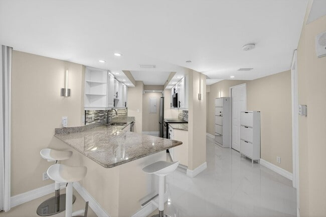 Building Photo - 3000 N Ocean Dr