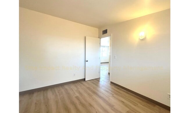 Building Photo - 3042 N Sparkman Blvd
