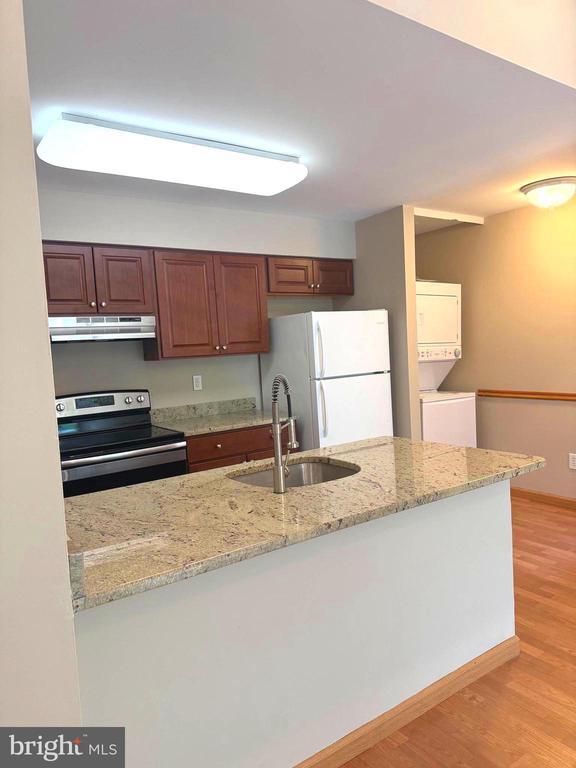 Building Photo - 258 Barclay Ct