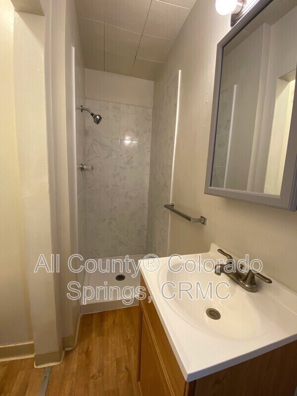 Building Photo - 114 W Brookside St