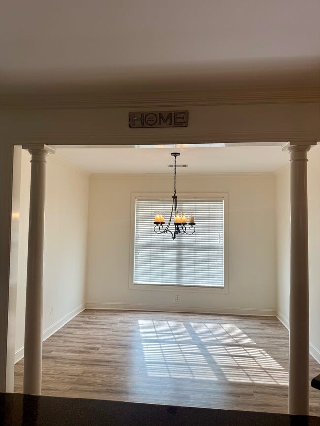 Building Photo - 364 Spring Hill Dr