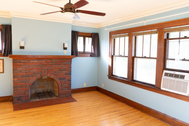 Building Photo - 1254 Thomas Ave