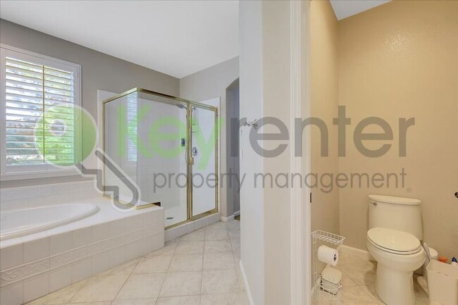 Building Photo - 6820 Cherry Ridge Cir