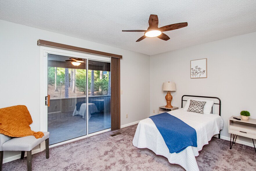 Building Photo - 965 Monticello Dr