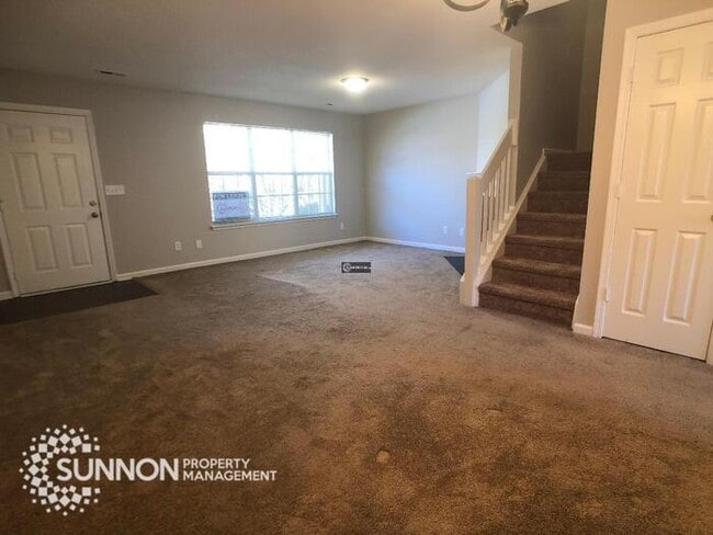 Building Photo - Remodeled 3 BR 2.5 BA in Raintree