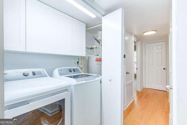 Building Photo - 3005 Seven Pines Ln