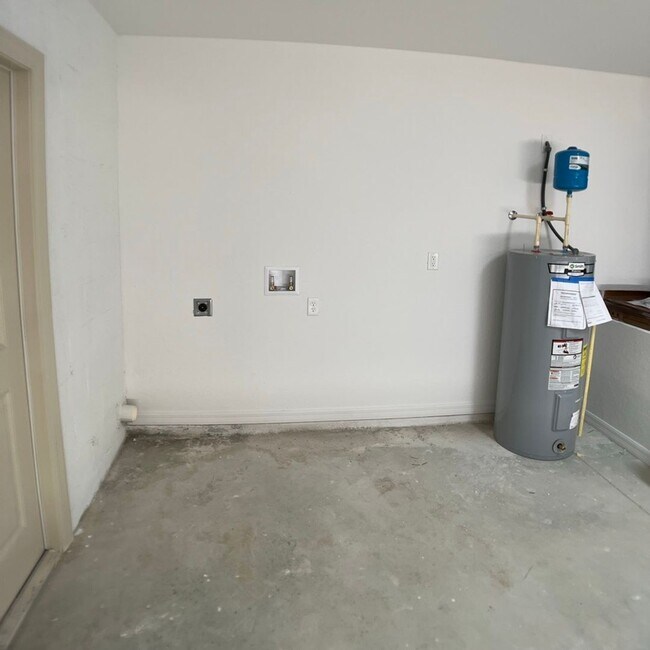 Building Photo - BEAUTIFUL AND BRAN NEW 3BR/2BA home in Ocala!!