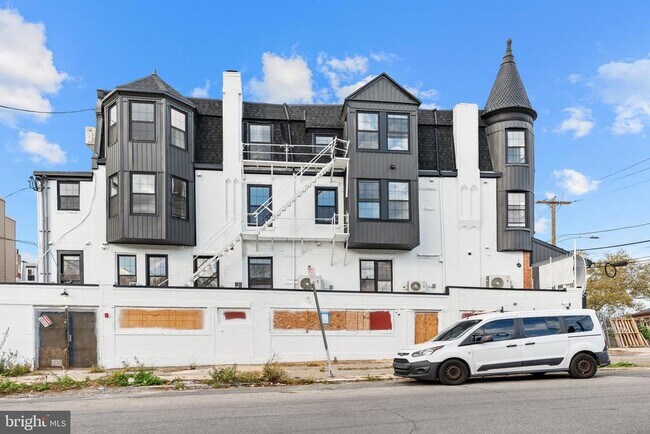 Building Photo - 900 N 41st St