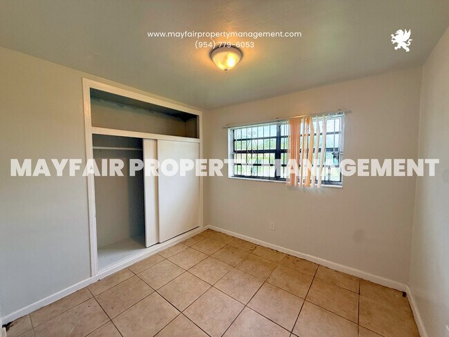 Building Photo - 20520 NW 24th Ct