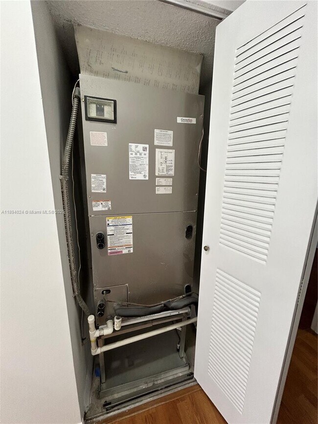 Building Photo - 8725 SW 158th Pl