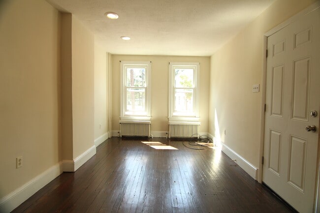 Building Photo - 266 Manatawny St