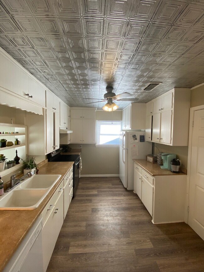 Building Photo - Pre-leasing June 1st! Tech Terrace!