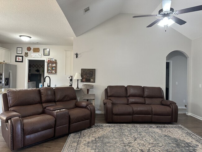 Building Photo - 27 Dove Run Dr