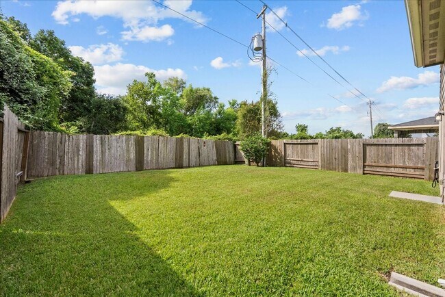 Building Photo - 207 Sea Breeze Dr