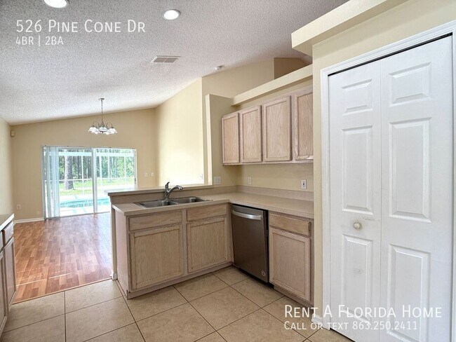 Building Photo - 526 Pine Cone Dr