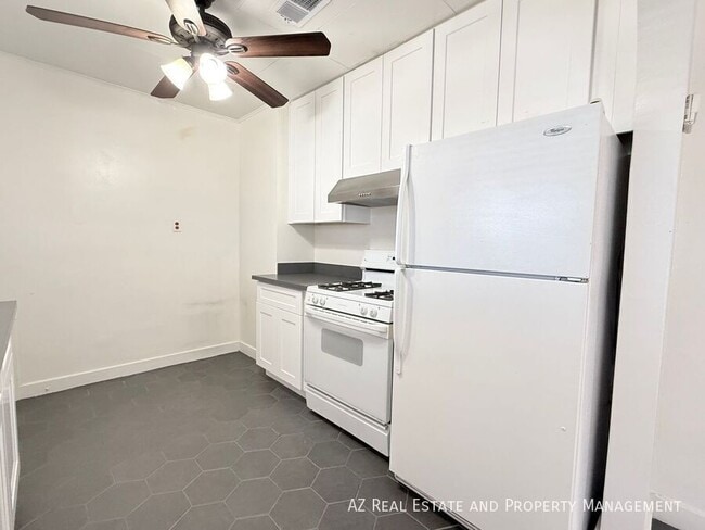 Building Photo - 3809 N 9th Pl