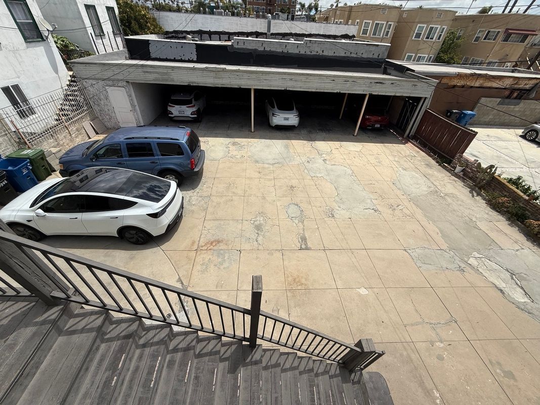 Building Photo - 1308 S Van Ness Ave