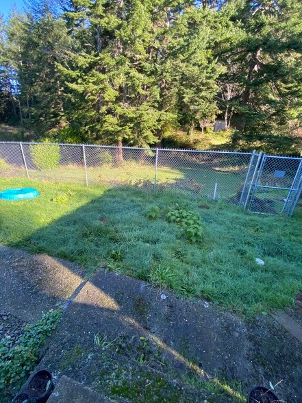 Fenced Back Yard - 69903 Ridling Rd
