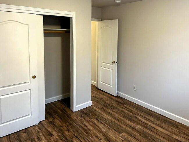 Building Photo - 1435 N Inez Pl