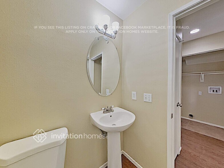 Building Photo - 892 Pathfinder Way