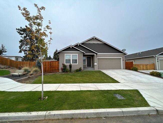 Primary Photo - Beautiful 3 Bedroom / 2 Bathroom Home in S...