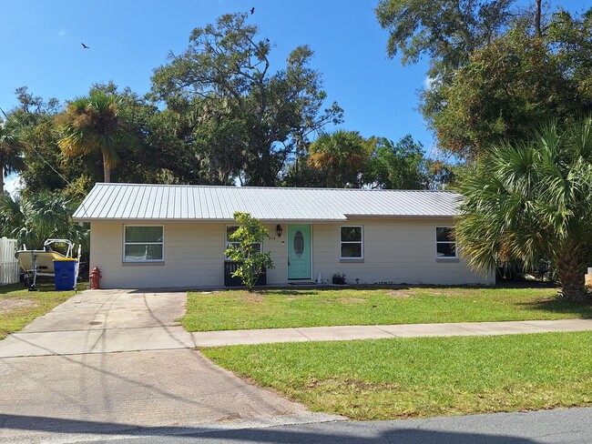 Building Photo - 3BR 2BA EDGEWATER HOME FOR RENT, HALF ACRE...