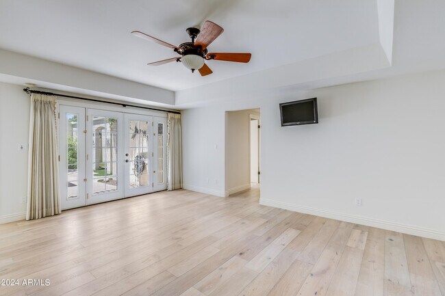 Building Photo - 6932 E Montecito Ave