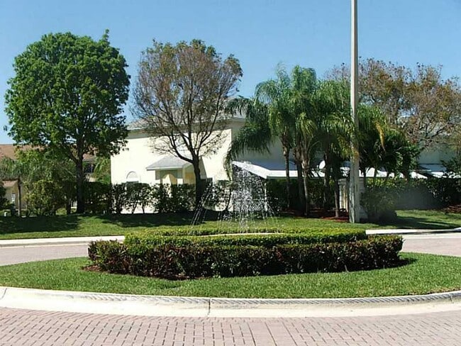 Building Photo - 4740 SW 12th Pl