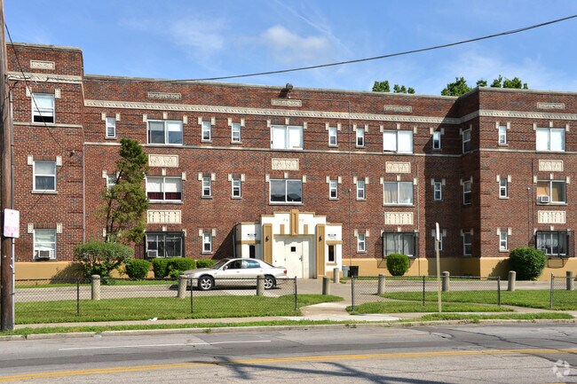 Building Photo - Entowne Manor