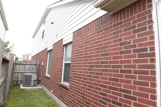 Building Photo - 14915 Sugar Sands Dr