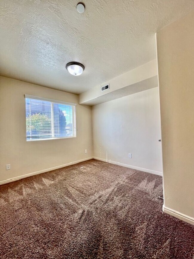 Building Photo - 6941 Village River Ln