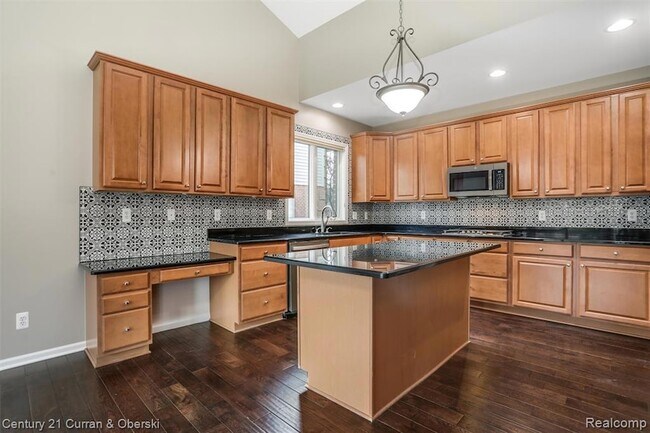 Building Photo - 41656 Steinbeck Glen