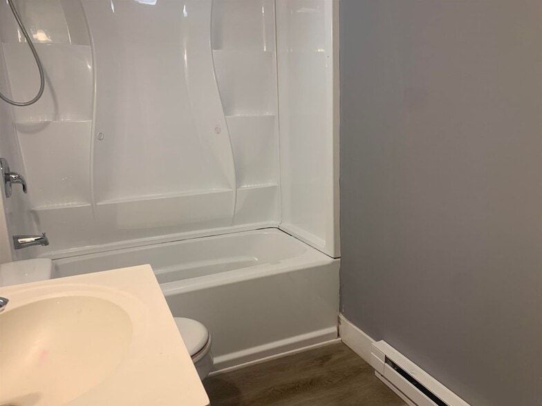 Building Photo - 354AB Main, 3