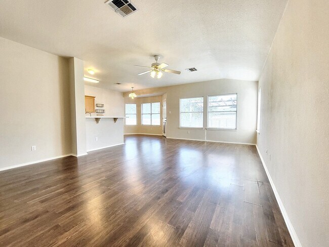 Building Photo - Charming 3BD/2BA Home with Spacious Backyard in Cedar Park
