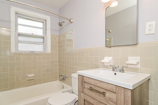 Building Photo - Fantastic 2bd/1ba home! Let yourself in!