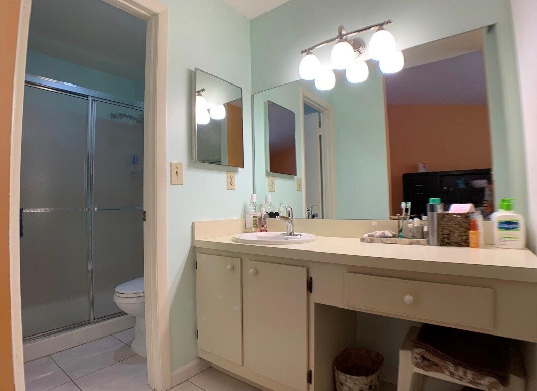 Building Photo - 3453 Carambola Cir S