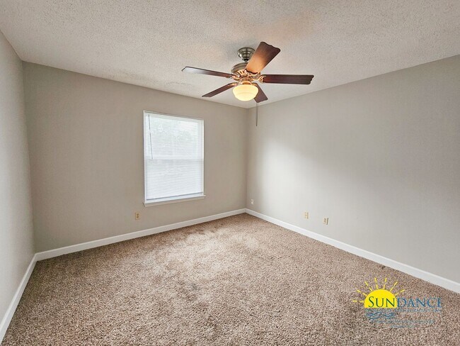 Building Photo - 515-C Landview Drive