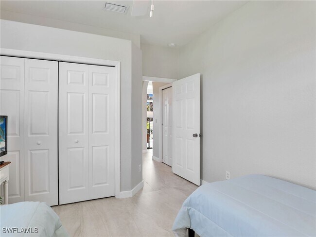 Building Photo - 8845 Lely Island Cir