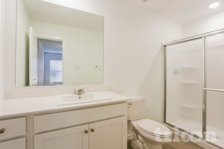 Building Photo - 1348 Amapola Dr