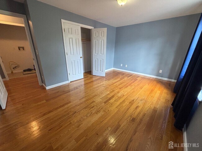 Building Photo - 174 Keer Ave