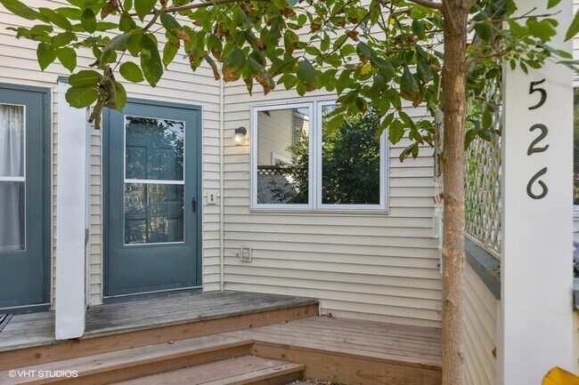 Building Photo - Charming Renovated Home with Modern Amenit...