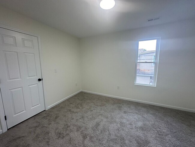 Building Photo - 315 N Maple St